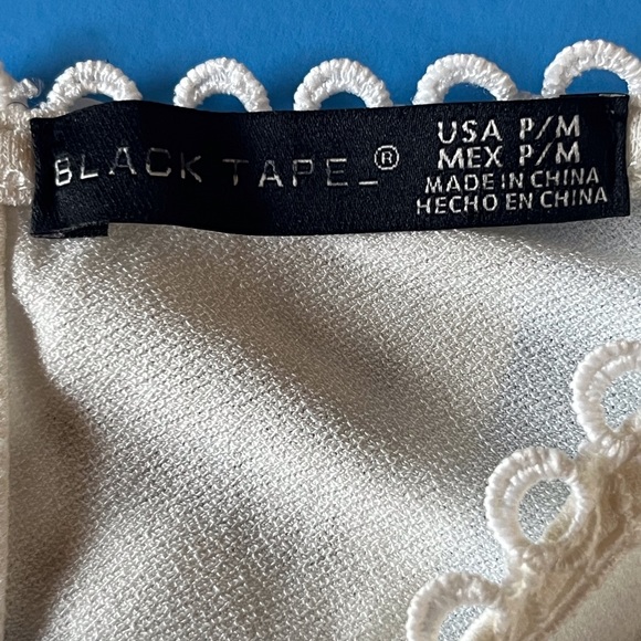 SELLING BLACK TAPE WOMEN BLOUSE SIZE PM COLOR CREAM SLEEVELESS BNWOT - Picture 7 of 12